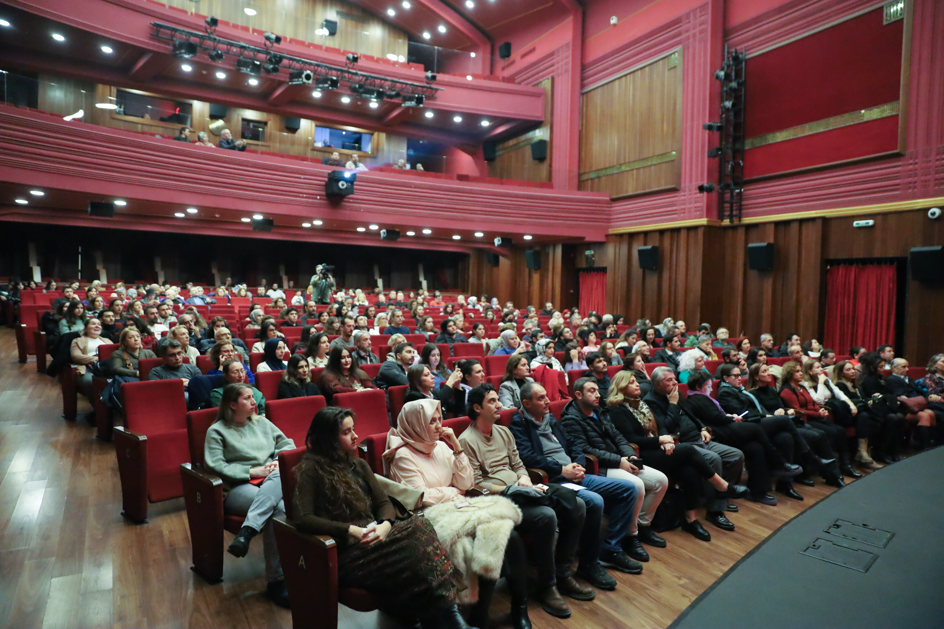 Nâzım Hikmet’in Şiirleriyle Bursa’nın gecesi aydınlandı