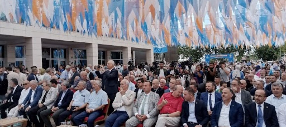 AK Parti Bursa Teşkilatı Bayram Sevincini Paylaştı