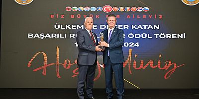 Başkan Bozbey’e RUMELİSİAD’tan ödül