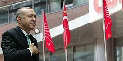 CHP genel merkezine cumhurbaşkanlığı forslu bayrak asıldı CHP yeni sistemi tanıdı yorumları
