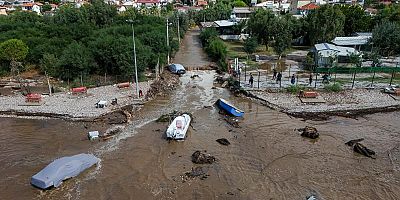 İzmir'e sağanak vurdu: binalarda hasar oluştu