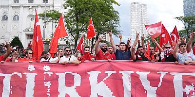 Türk taraftarları Alman Polisi yürütmedi!